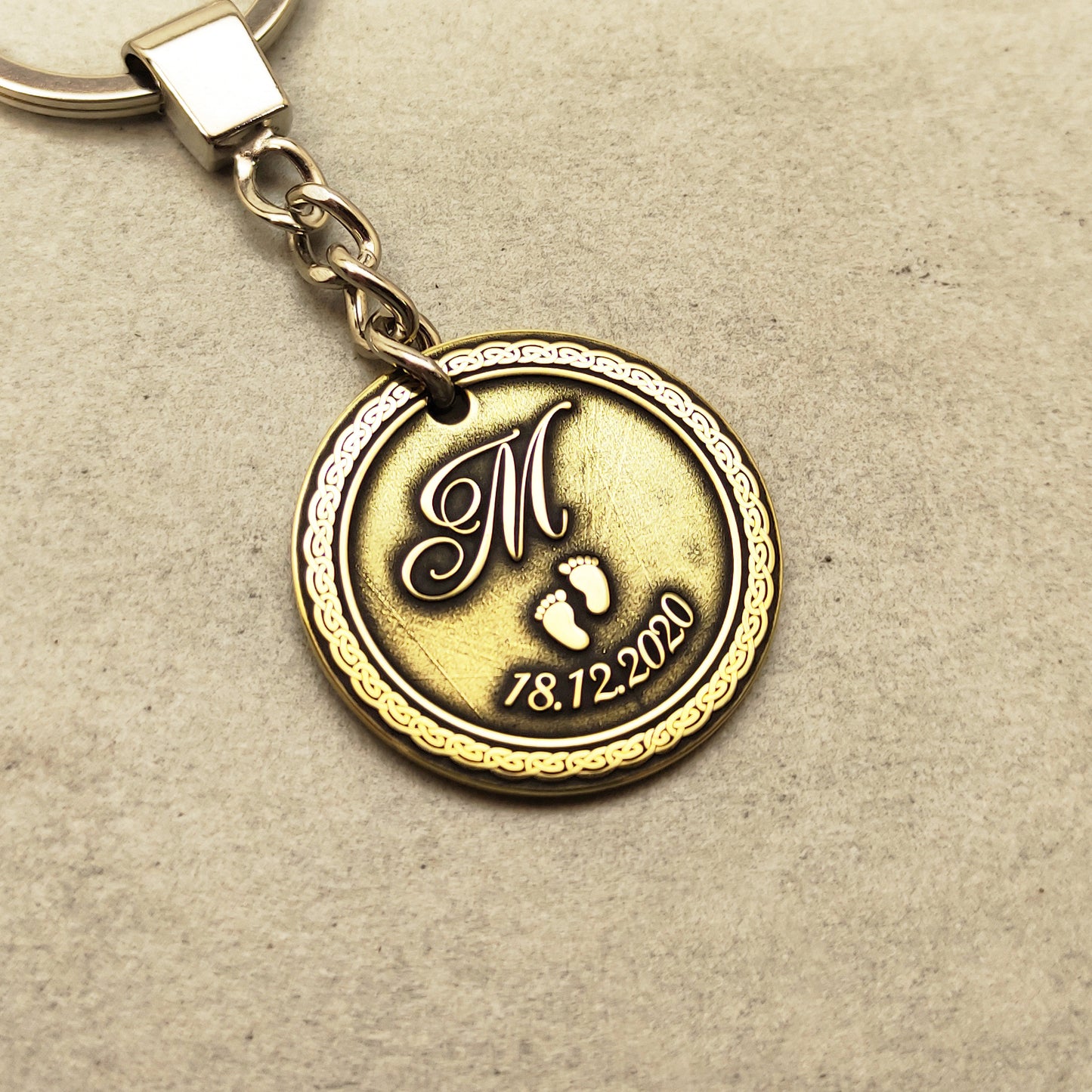 Brass Coin Keychain with Engraving – Personalized Gift with Initial and Date