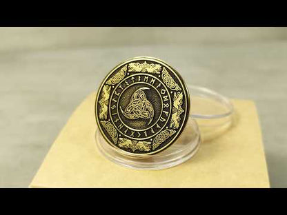 Messing Odin's Drievoudige Hoorn Munt met Runen — Noorse Symbolische Cadeau met Personalisatie