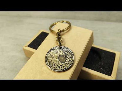 Messing Munt Sleutelhanger Odin's Raaf – Gepersonaliseerd Noorse Talisman van Wijsheid en Kracht
